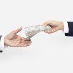 Png Proposta De Negocio De Compra De Maos Segurando Dinheiro Scaled